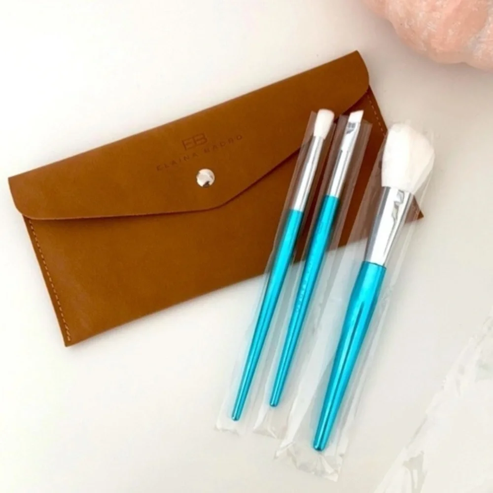 Elaina Badro/ Baby Blue makeup brushes​​​​​​​​​​​​​